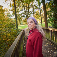 Monika im Park im Herbst in Wolfenbüttel by AchimMeurer.com .