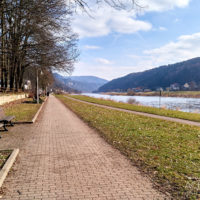 Die Uferpromenade in Bad Schandau by Achim Meurer.