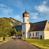 Kapelle Tannheim, Tirol, Sommer, Abend by Achim Meurer.