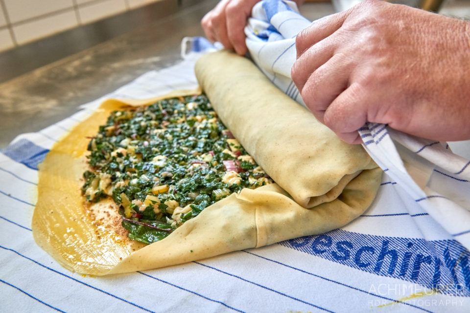 Wie macht man einen Mangoldstrudel - kochen im Jugendgästehaus in Wolfenbüttel by AchimMeurer.com                     . 