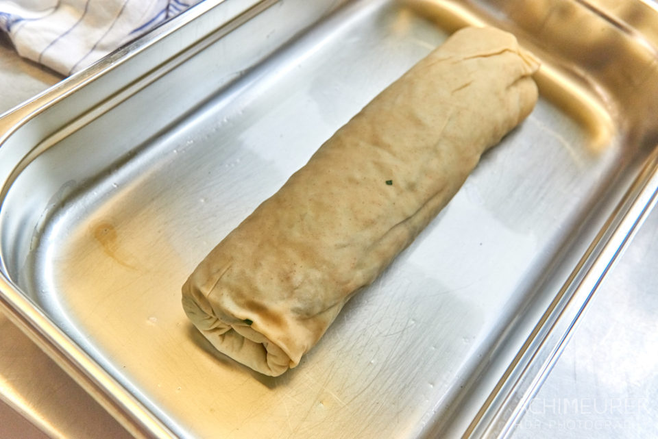 Wie macht man einen Mangoldstrudel - kochen im Jugendgästehaus in Wolfenbüttel by AchimMeurer.com .