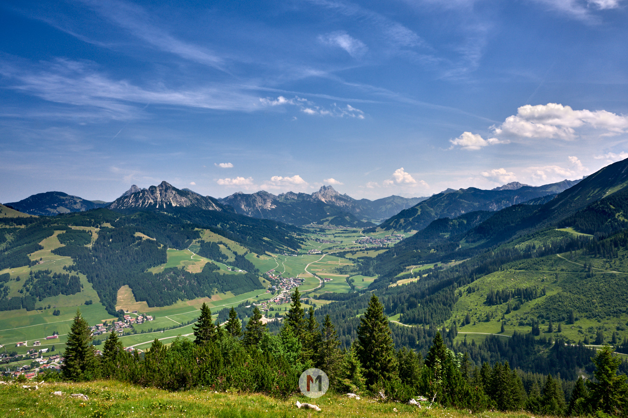 Blick ins Tal, Tannheimer Tal, Tirol, Österreich by ACHIM MEURER.